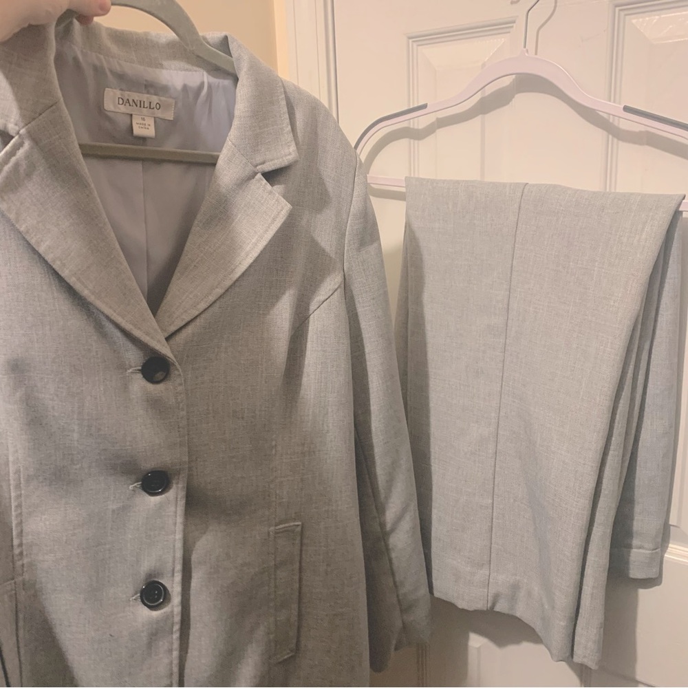Size 16 two piece pant suit women’s office wear for work pants & blazer included